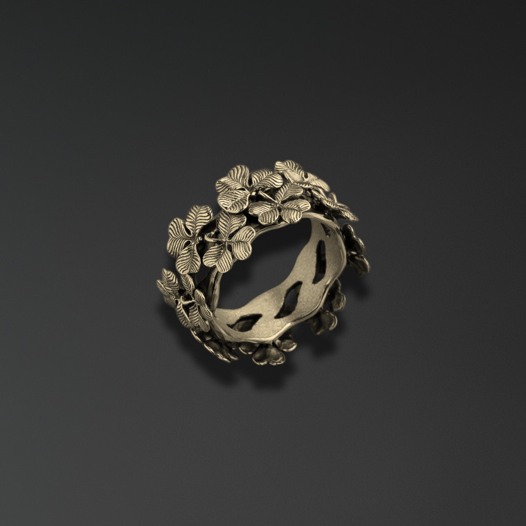 Clover ring