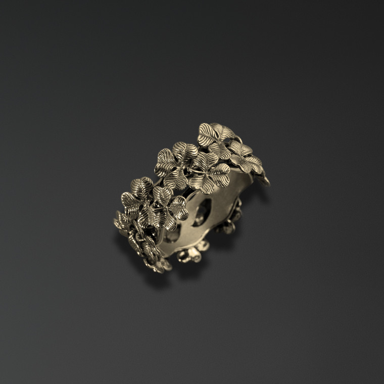 Clover ring
